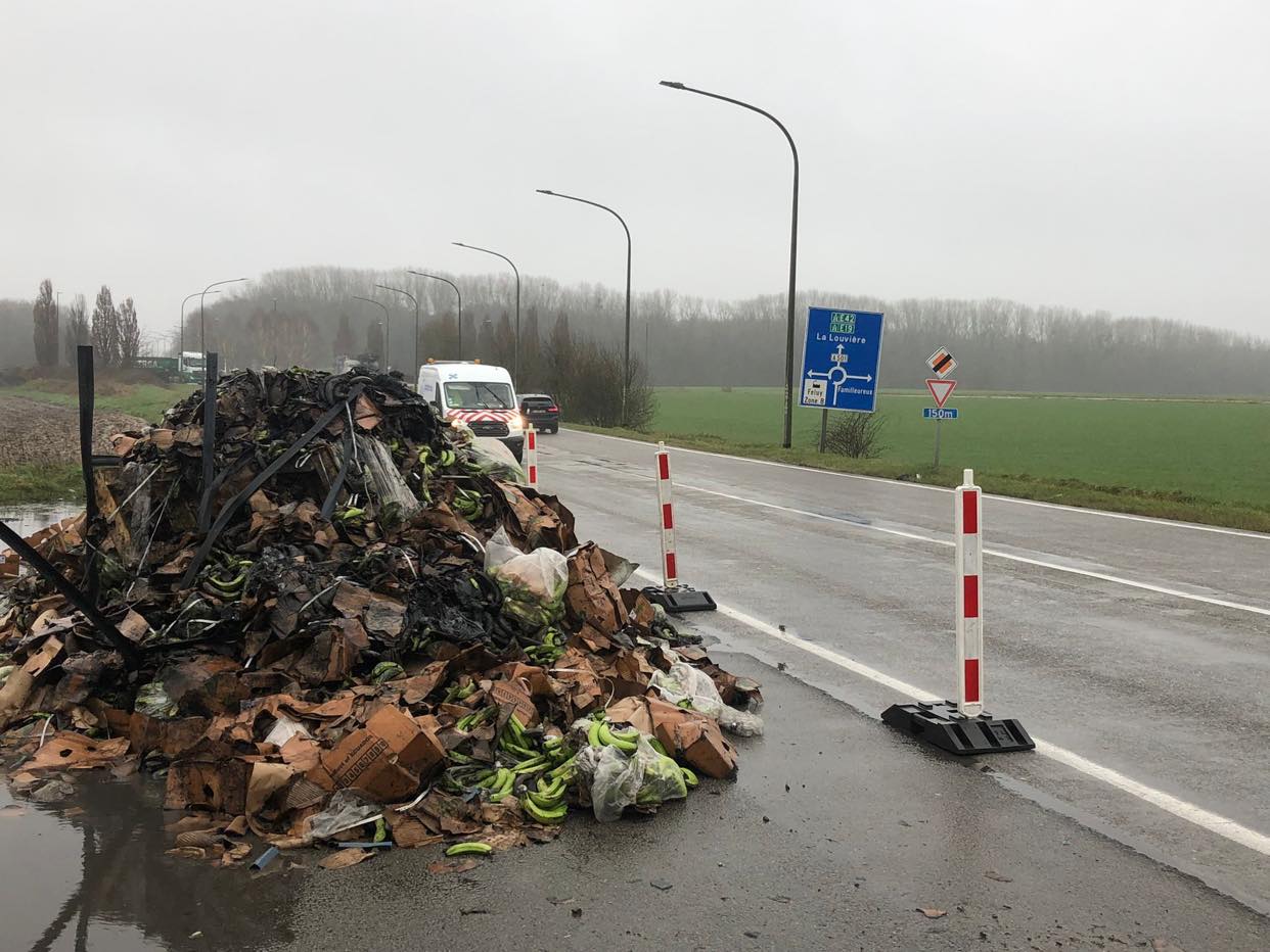 Seneffe : un camion de bananes prend feu 