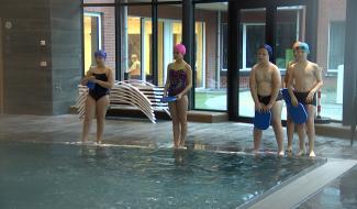 Morlanwelz : des cours de natation à Mariemont Village 