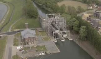Passage sous l'ascenseur à bateaux n°4 fermé le 6 septembre 